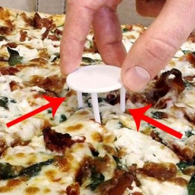 Cái gì cũng có lý do: chiếc "kiềng 3 chân" này trong mỗi hộp pizza dùng để làm gì?
